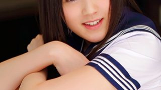 【お得】相手の為にチ○ポを責める技を会得したエミリちゃん。彼女が腰を振る立ちバック、そのまま今度は突いてもらいイカされる。騎乗位は彼女主導でキス＆腰振り。バックで突かれるとつい腰を振っちゃう。正常位で舌射を求める彼女の舌に濃厚ザーメン発射 鈴原エミリ