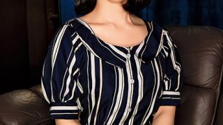 【お得】出会い系喫茶で人妻にフェラ＆手コキヌキしてもらう。上着脱がして乳首コリコリチュパチュパ吸って、チ○ポを舐めてもらう。お仕置きイラマチオ、奥までディープスロート、手コキ＆フェラ。最後は段々早くなる手コキをされて、そのまま精子発射する男。 まり